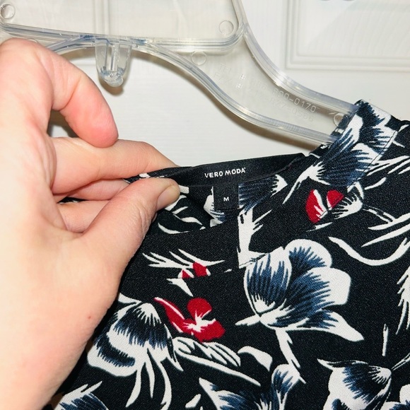 Vero Moda Floral Dress 3/4 length sleeves - Picture 3 of 3